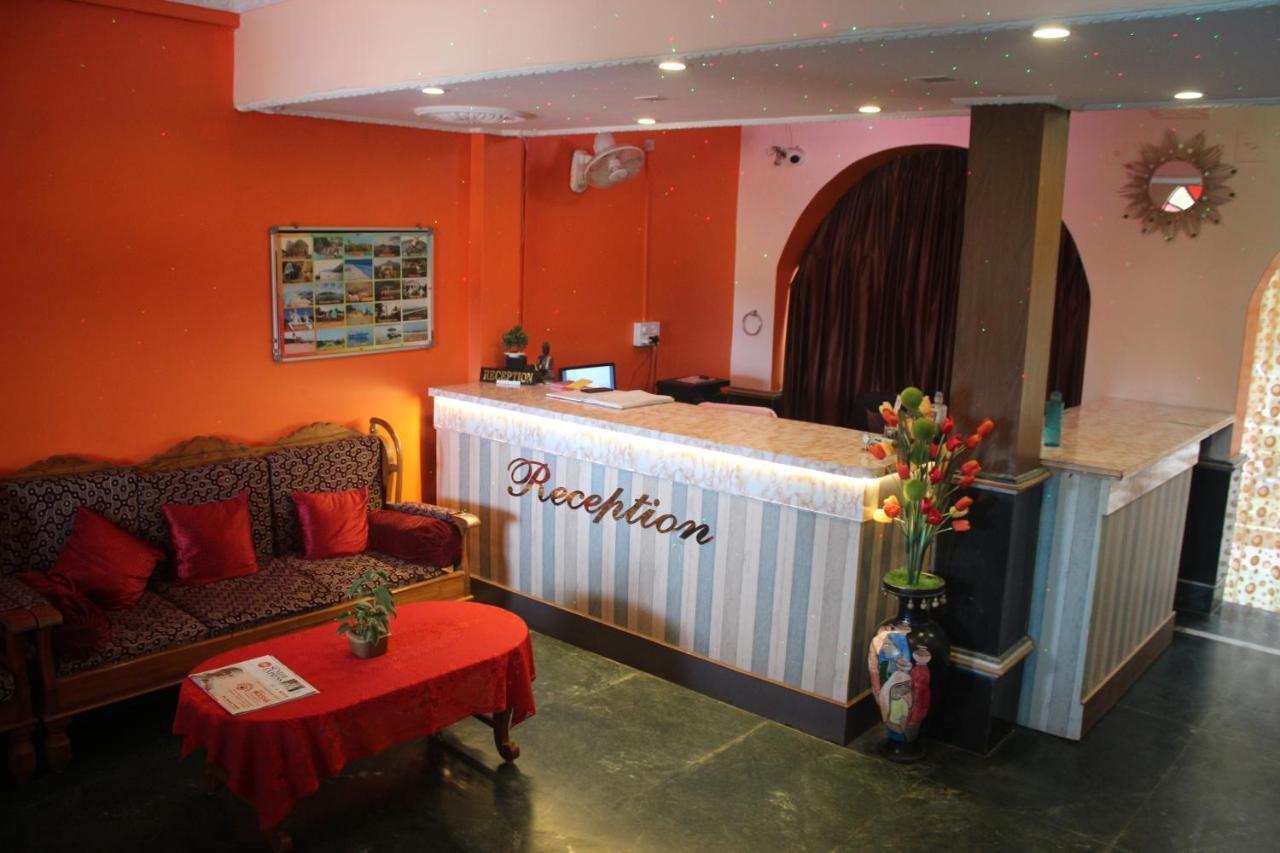 Hotel Lake Queen Rambha エクステリア 写真